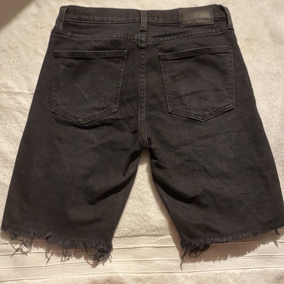 DENIM FORUM- The Yoko Bermuda Short - Picture 4 of 6
